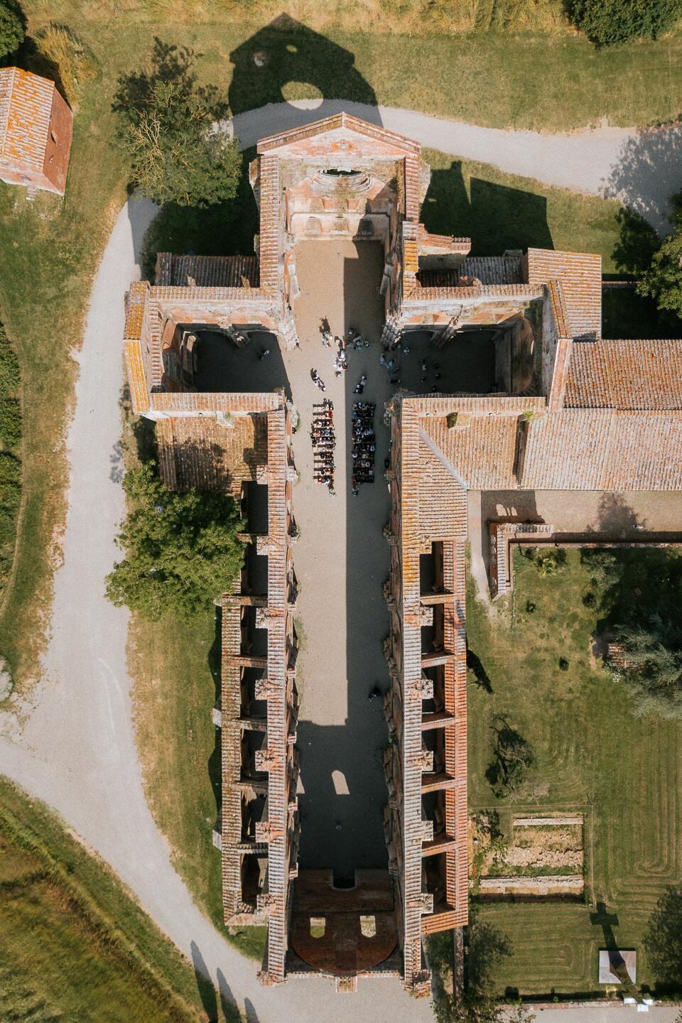 Francesco e Lucia - Destination Wedding Photograher Tuscanuy Abbazia San Galgano - Matteo Fagiolino