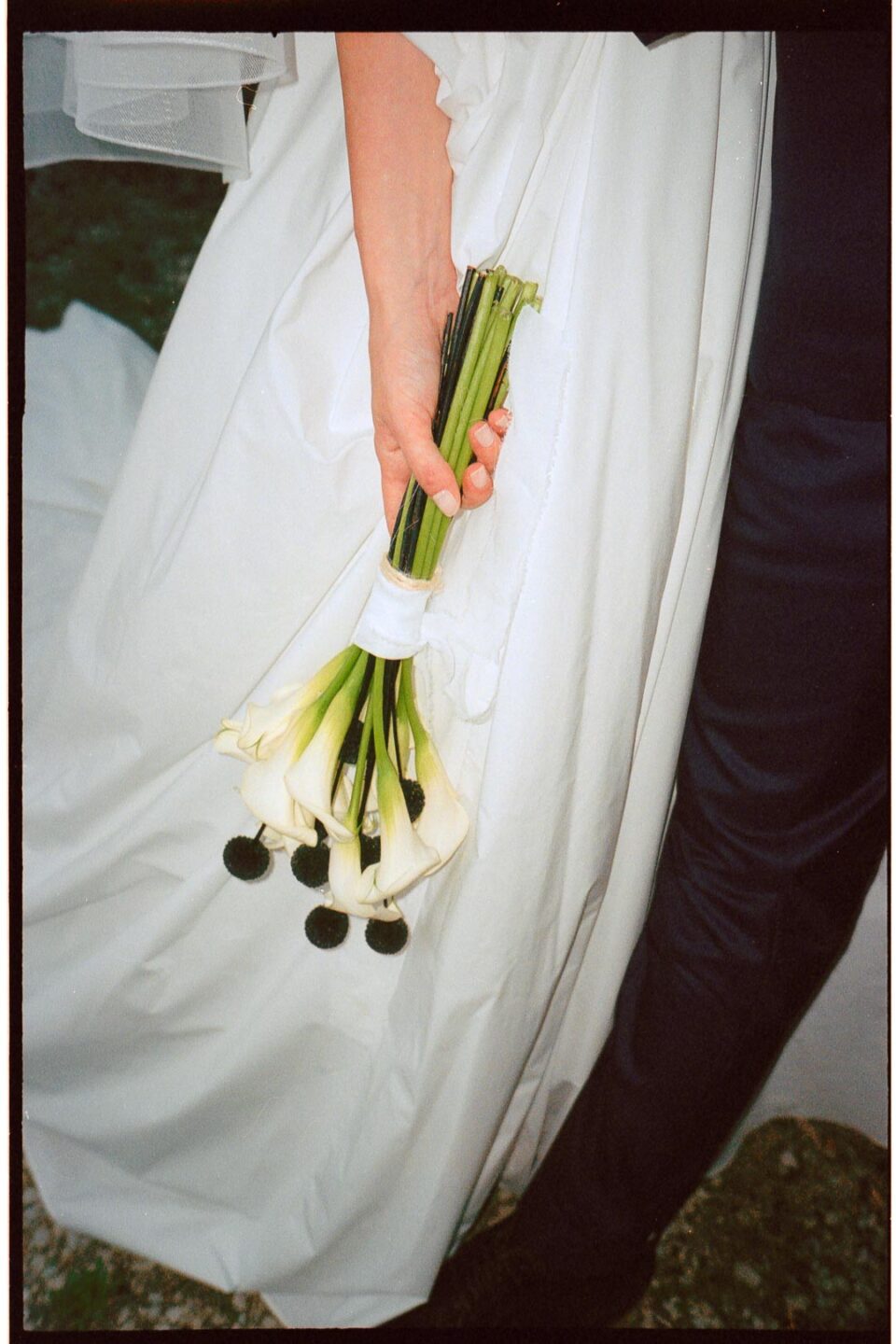 Valentina e Rocco - Destination Wedding photographer Film Photography 35mm Tuscany Villa il Cerretino - Matteo Fagiolino